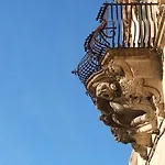 Casa Lucrezia *